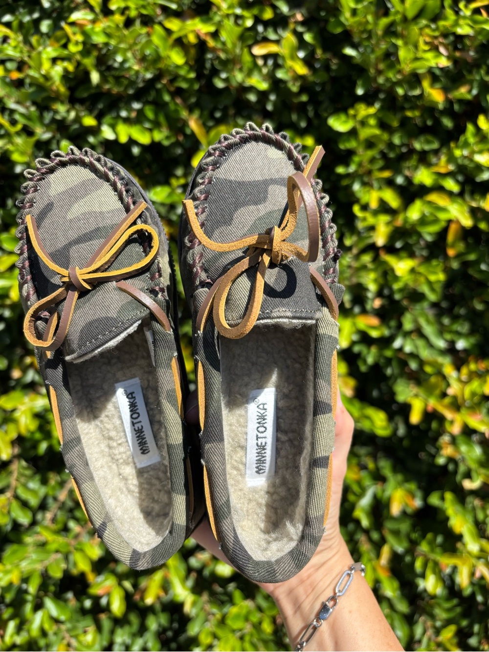 Minnetonka Campcore Kids Camo Moccasins with Brown Leather Bow